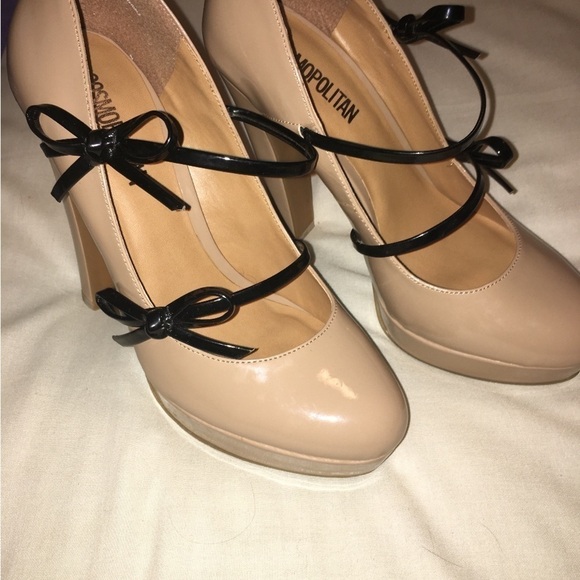 Cosmopolitan Maryjane Style Platform Patent Heels Tan w/ Black Bow Straps Sz 8.5 - Picture 5 of 5